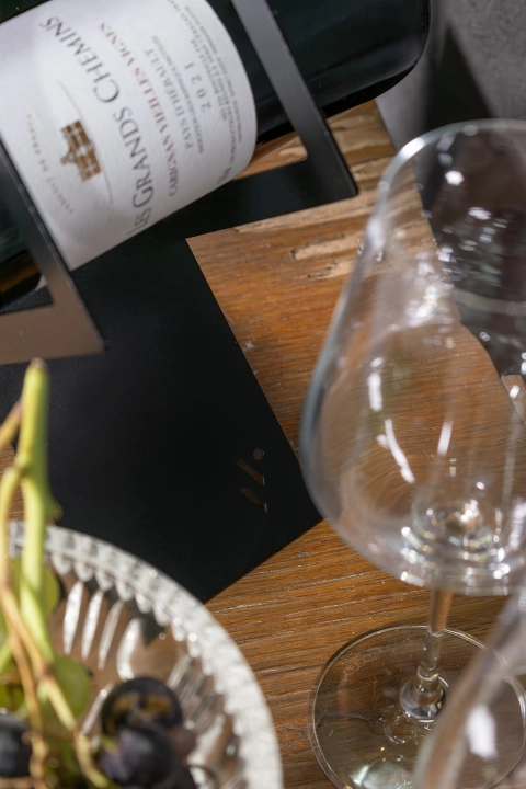 Metalowy stojak na wino Loft Nero