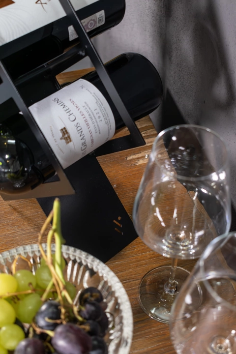 Metalowy stojak na wino Loft Nero
