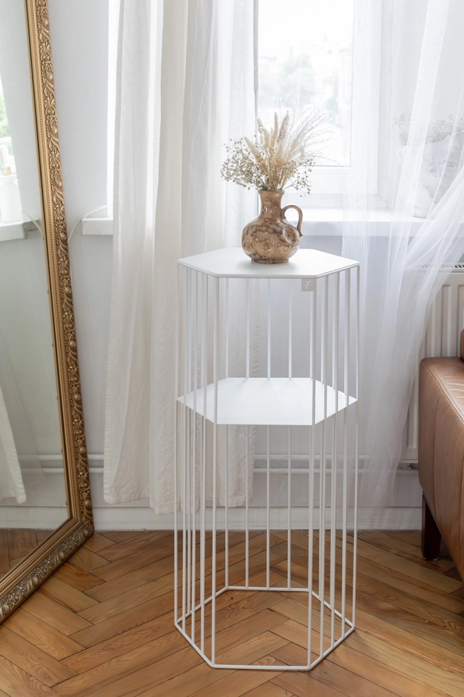 Metalowy kwietnik o wysokości 80cm