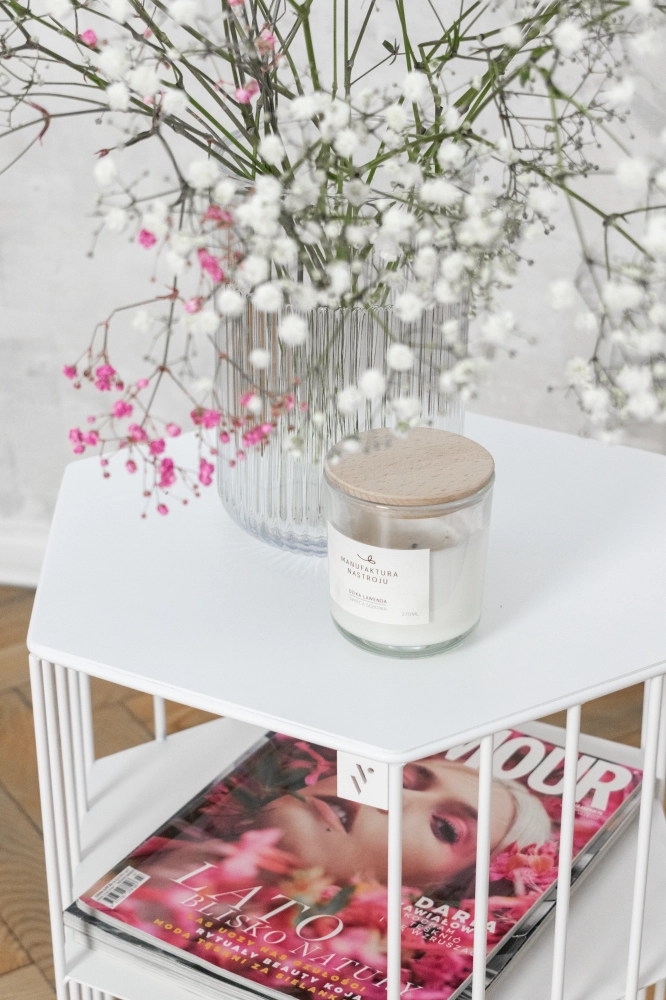 Metalowy kwietnik o wysokości 80cm