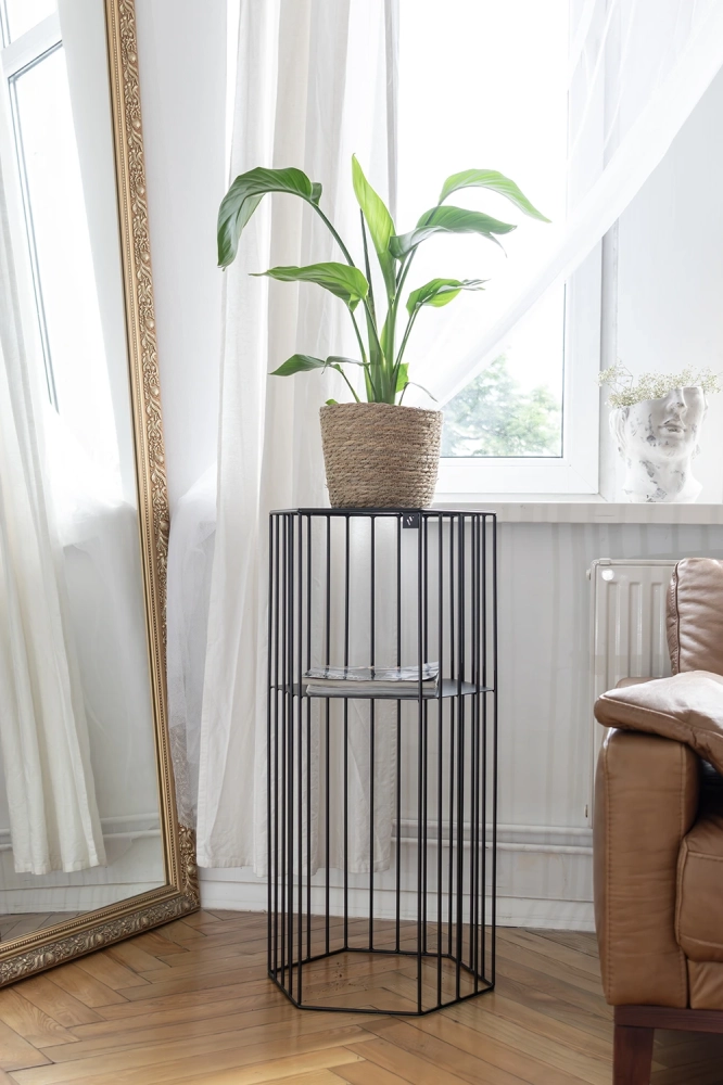 Metalowy kwietnik o wysokości 80cm