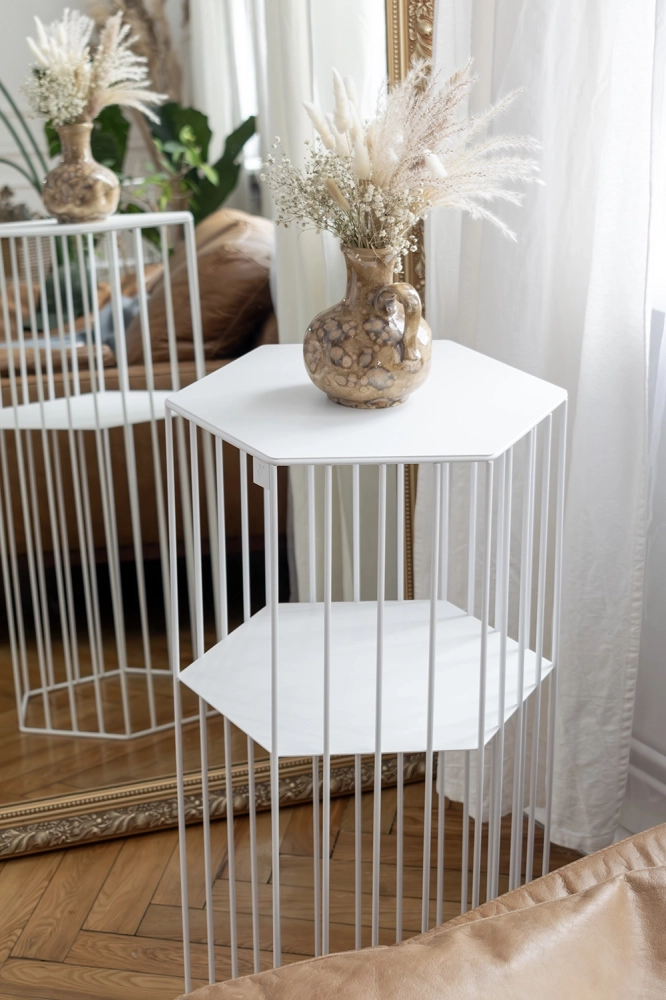 Metalowy kwietnik o wysokości 80cm