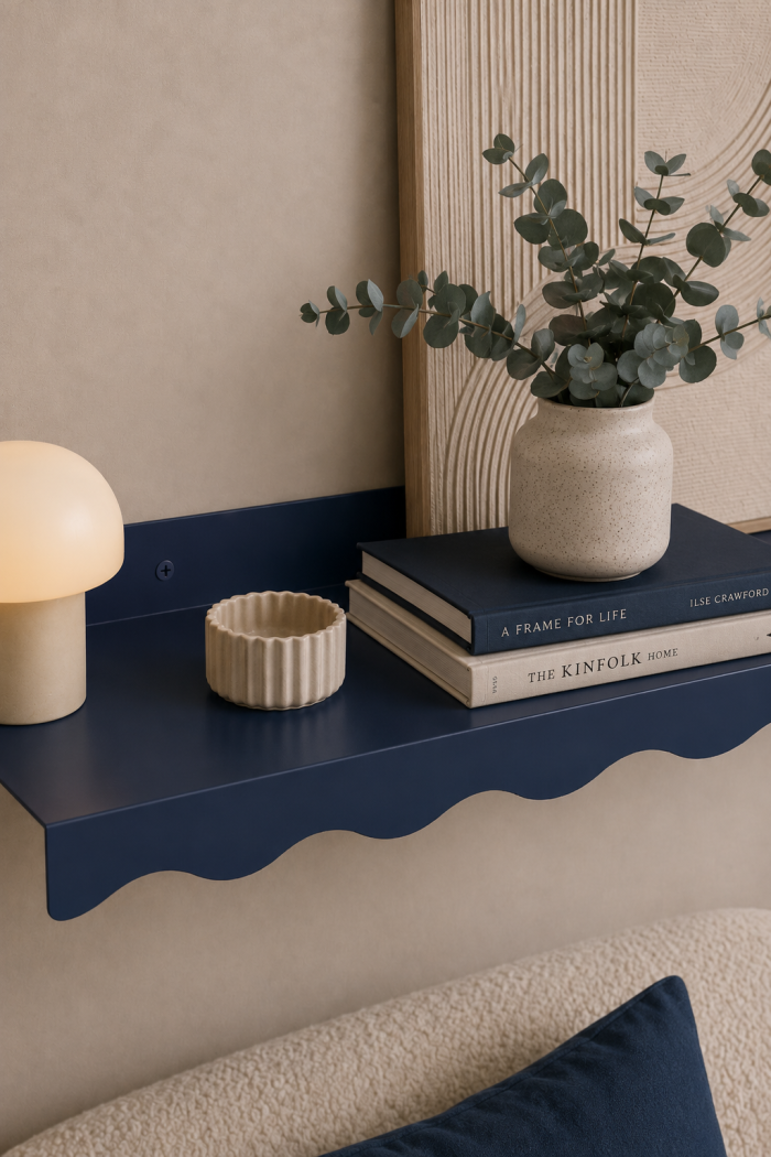 Półka metalowa ścienna Flow z falą - nowoczesna półka industrialna