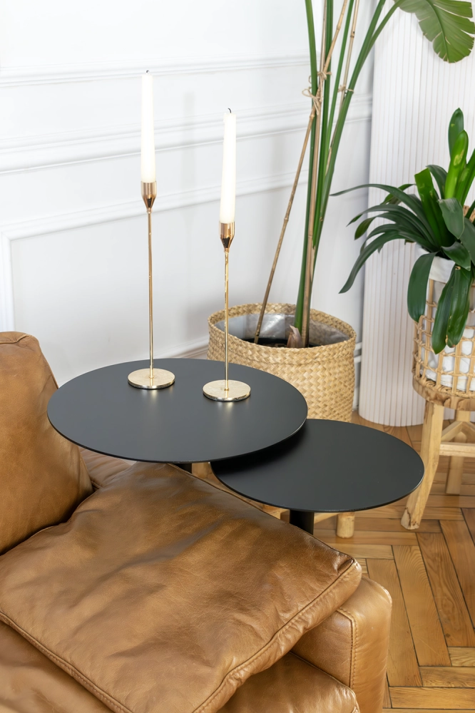 Metalowy stolik pomocniczny do kanapy maxi