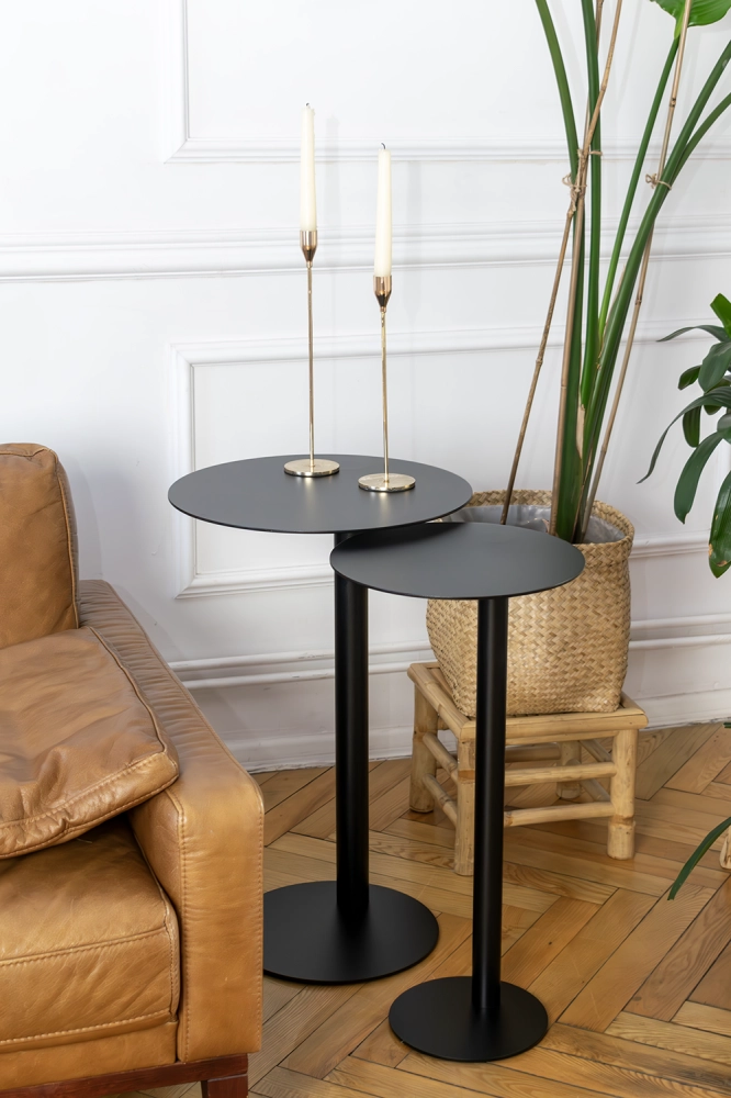 Metalowe stoliki pomocniczne do kanapy