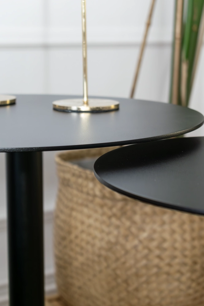 Metalowe stoliki pomocniczne do kanapy